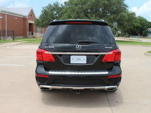 Used 2014 Mercedes-Benz GL 550 4MATIC w/ Driver Assistance Package image 12