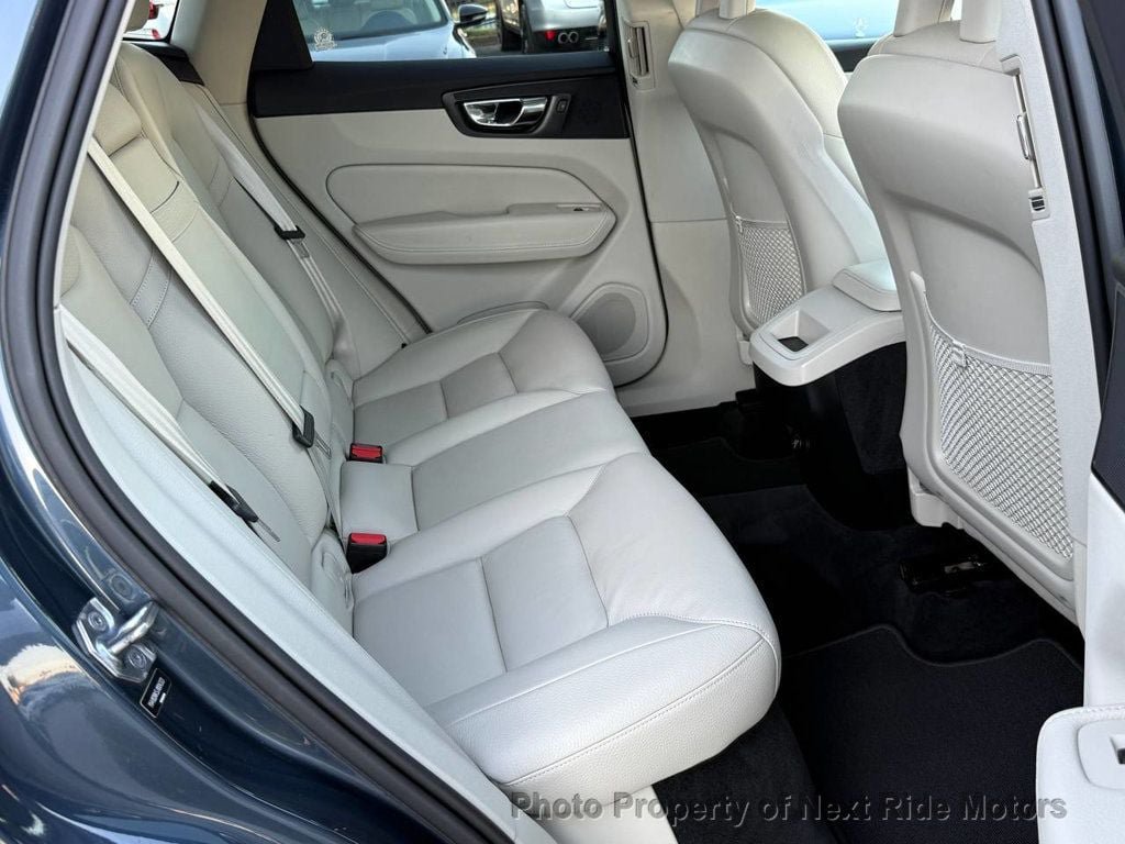 Used 2018 Volvo XC60 T5 Momentum w/ Vision Package AWD/4WD image 12