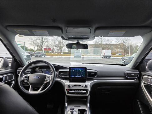 Certified 2022 Ford Explorer XLT w/ Equipment Group 202A image 12