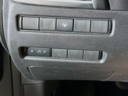 Used 2022 Nissan Rogue SV FWD image 17