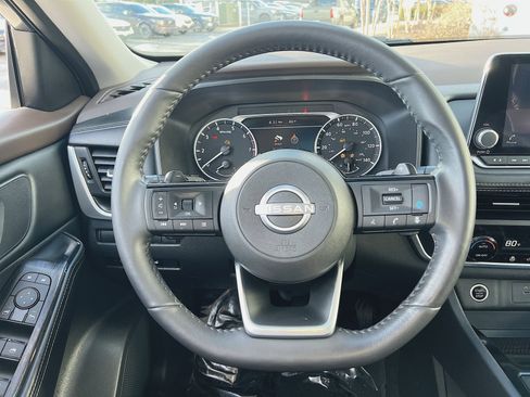 Used 2023 Nissan Rogue SV w/ SV Premium B Package image 16