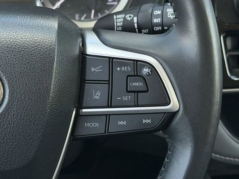 Used 2024 Toyota Highlander LE image 15