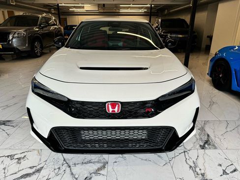 Used 2024 Honda Civic Type R image 2