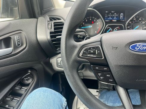 Used 2017 Ford Escape SE w/ Equipment Group 201A FWD image 12