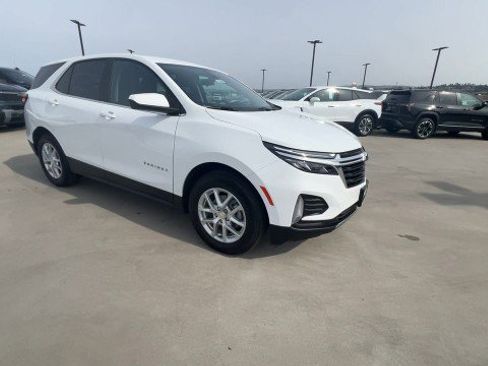 Used 2023 Chevrolet Equinox LT image 2