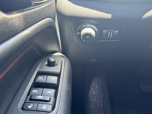 Used 2025 Jeep Compass Trailhawk AWD/4WD image 32