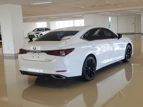 Used 2022 Lexus ES 350 F Sport image 10