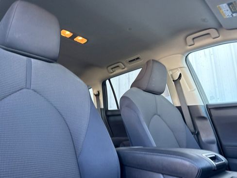 Used 2024 Toyota Highlander LE AWD/4WD image 19