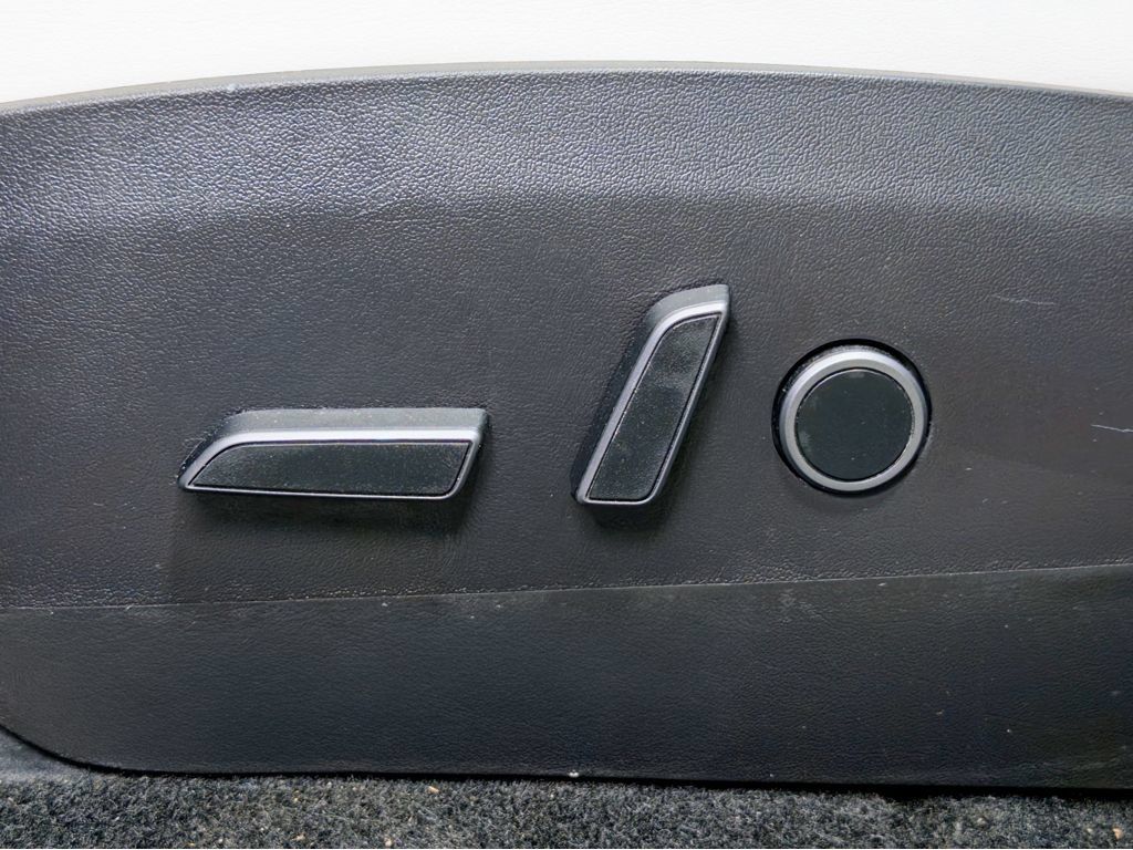 Used 2021 Tesla Model Y Long Range AWD/4WD image 7