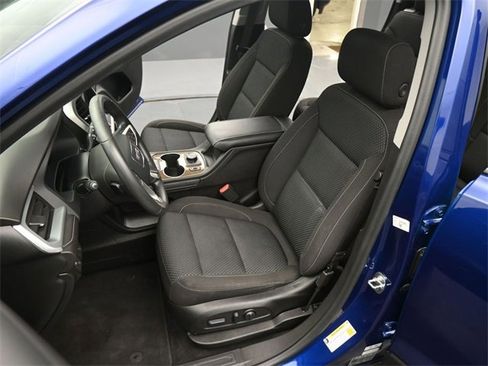 Used 2023 GMC Acadia SLE w/ Driver Convenience Package image 11