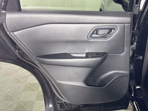 Used 2024 Nissan Rogue S image 18