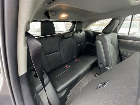 Used 2023 Toyota Highlander Platinum image 23