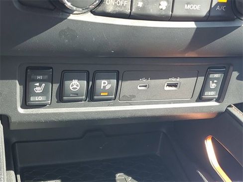 Used 2023 Nissan Frontier PRO-4X w/ Pro-4X Premium Package image 4