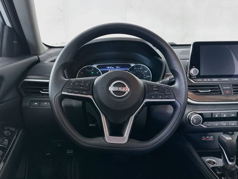 Used 2023 Nissan Altima 2.5 SV FWD image 17