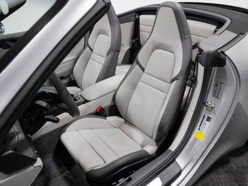 Used 2025 Porsche 911 Carrera RWD image 50