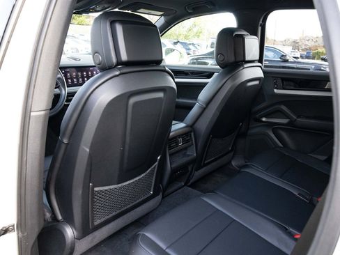 Used 2024 Porsche Cayenne image 33