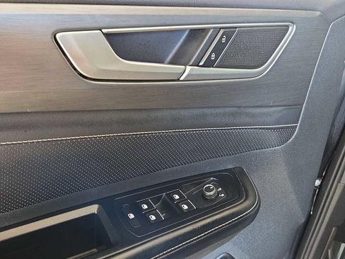 Used 2024 Volkswagen Atlas Cross Sport SE image 36