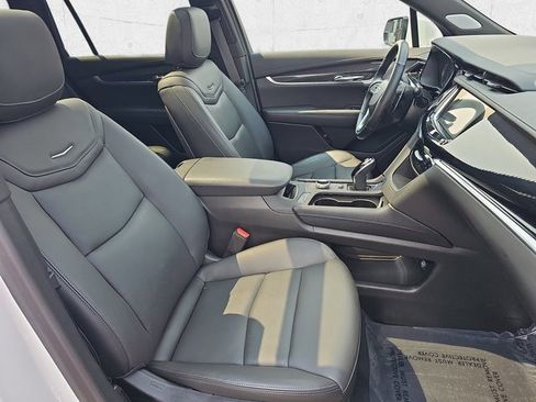Used 2025 Cadillac XT6 Sport w/ Technology Package image 10