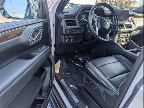Used 2023 Chevrolet Suburban Premier image 6