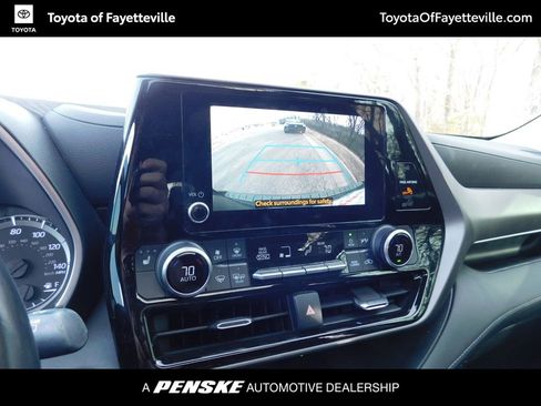 Used 2023 Toyota Highlander XLE image 11
