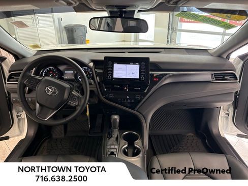 Used 2023 Toyota Camry SE image 6