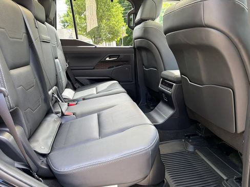 Used 2025 Lexus GX 550 w/ Accessory Package (2T) AWD/4WD image 30