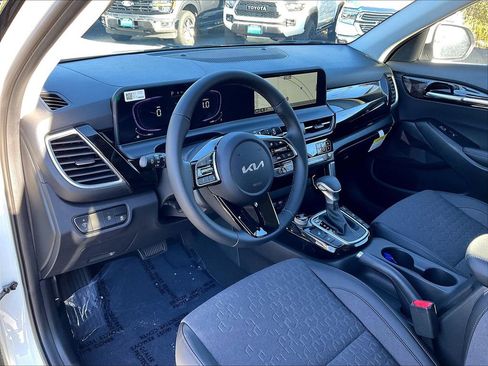New 2026 Kia Seltos S image 9