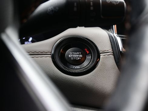 Used 2022 Jeep Compass Limited image 22