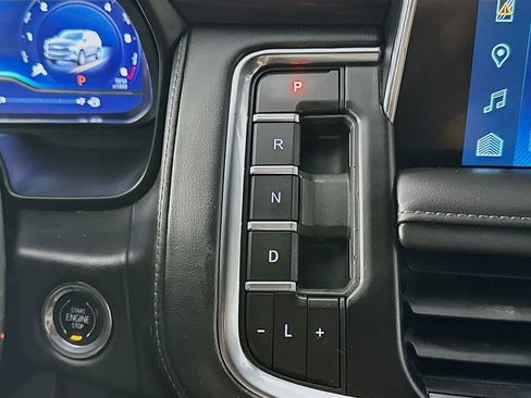 Used 2023 Chevrolet Suburban LT w/ Luxury Package RWD image 16