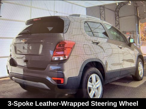 Used 2022 Chevrolet Trax LT w/ LT Convenience Package image 10