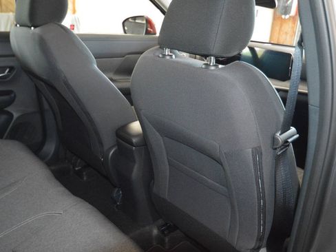 Used 2025 Nissan Kicks SV AWD/4WD image 15