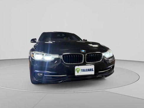 Used 2017 BMW 330i xDrive Sedan w/ Premium Package AWD/4WD image 38