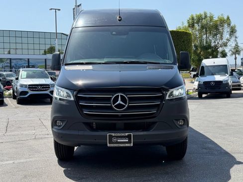Used 2024 Mercedes-Benz Sprinter 2500 image 5