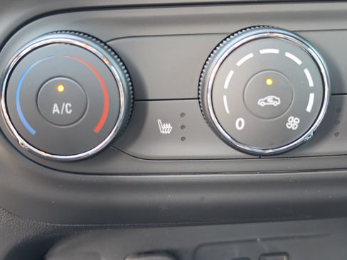 New 2026 Chevrolet Trax RS w/ Sunroof Package FWD image 30