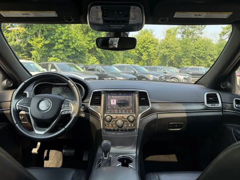 Used 2018 Jeep Grand Cherokee Limited AWD/4WD image 17