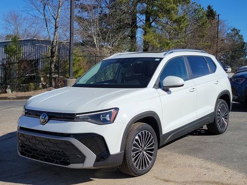 New 2026 Volkswagen Taos SE FWD image 34