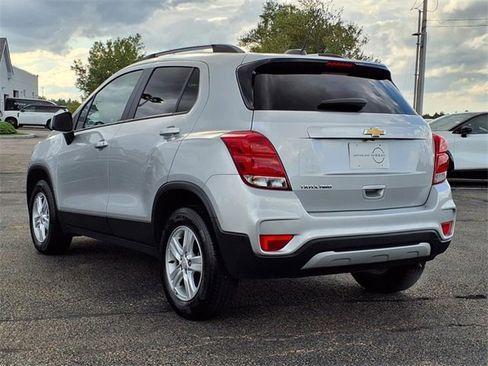 Used 2022 Chevrolet Trax LT w/ LT Convenience Package image 29