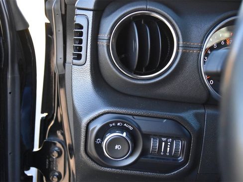 Used 2022 Jeep Wrangler Unlimited Sahara image 25