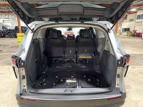 Used 2022 Toyota Sienna LE FWD image 11