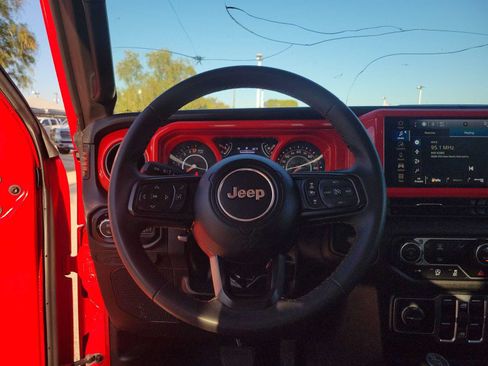 Used 2024 Jeep Gladiator Sport AWD/4WD image 19