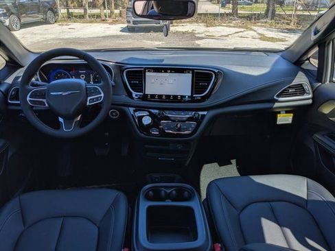New 2026 Chrysler Pacifica Select FWD image 17
