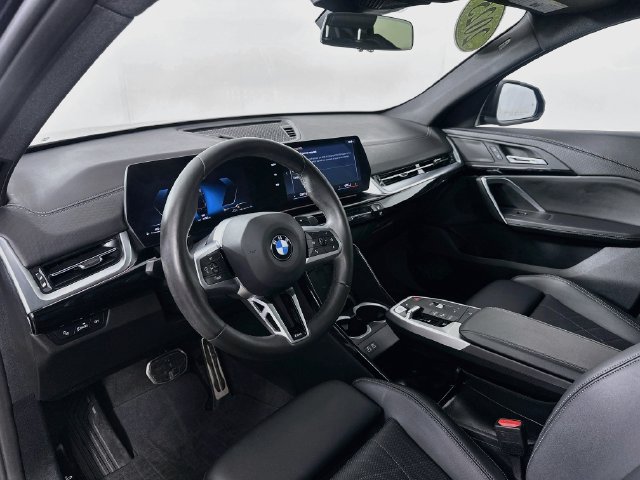 Used 2025 BMW X2 xDrive28i AWD/4WD image 3