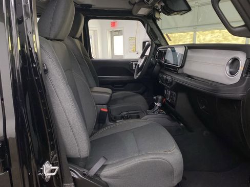 Used 2025 Jeep Wrangler Unlimited Sahara AWD/4WD image 18