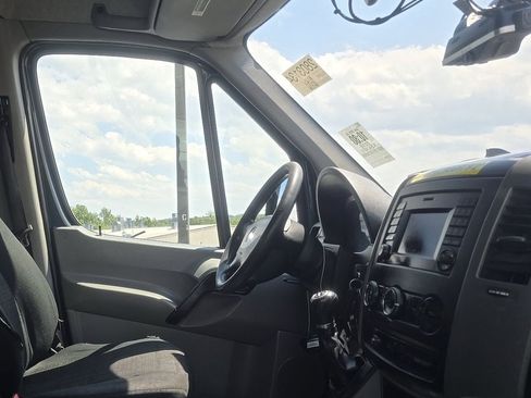 Used 2018 Mercedes-Benz Sprinter 2500 image 5
