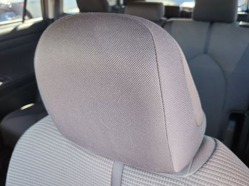 Used 2021 Toyota Highlander LE AWD/4WD image 6
