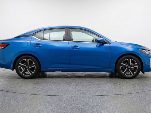 Used 2025 Nissan Sentra SV FWD image 11