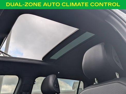 Used 2022 Volkswagen Tiguan SE R-Line AWD/4WD image 19