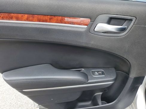 Used 2012 Chrysler 300 Limited image 10