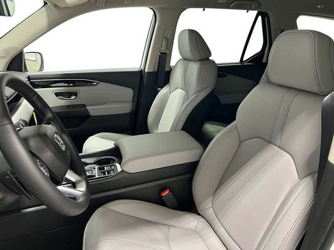 New 2025 Honda Pilot Touring image 13
