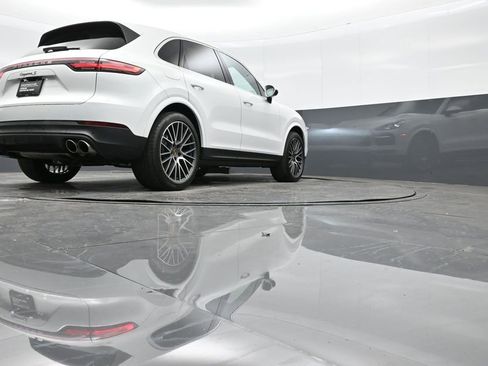 Certified 2021 Porsche Cayenne S image 37